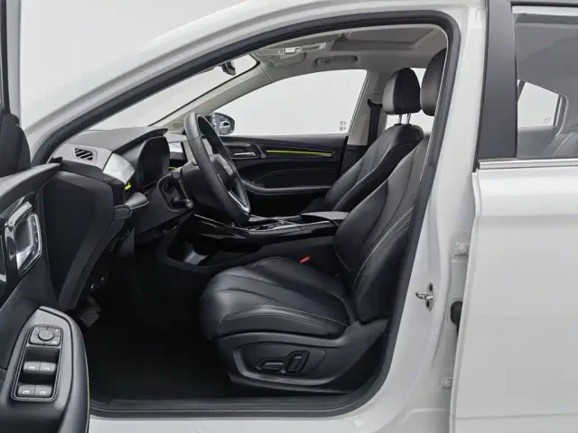 Roewe i5 — Фото автомобиля 10