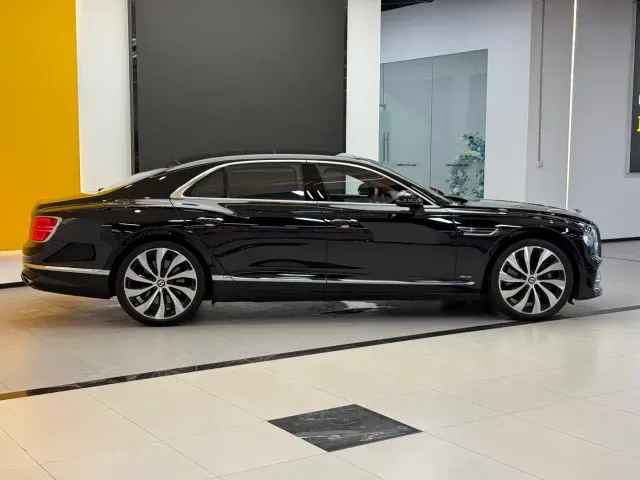 Bentley Flying Spur — Фото автомобиля 4
