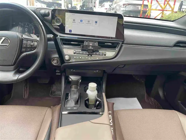 Lexus ES — Фото автомобиля 11
