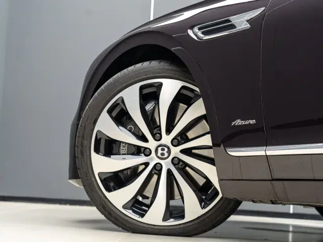Bentley Flying Spur — Фото автомобиля 6