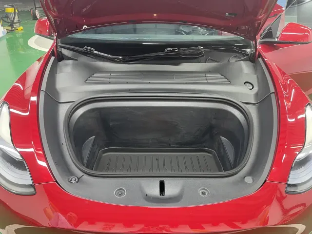 Tesla Model Y — Фото автомобиля 22
