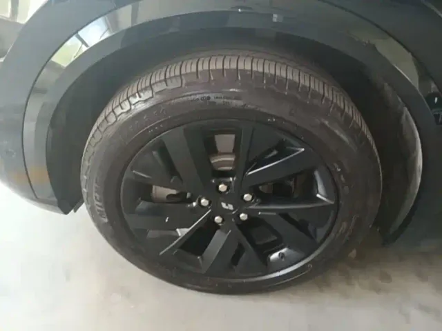 Li Auto L8 — Фото автомобиля 22