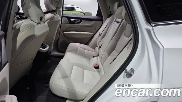 Вольво XC60 — Фото автомобиля 11