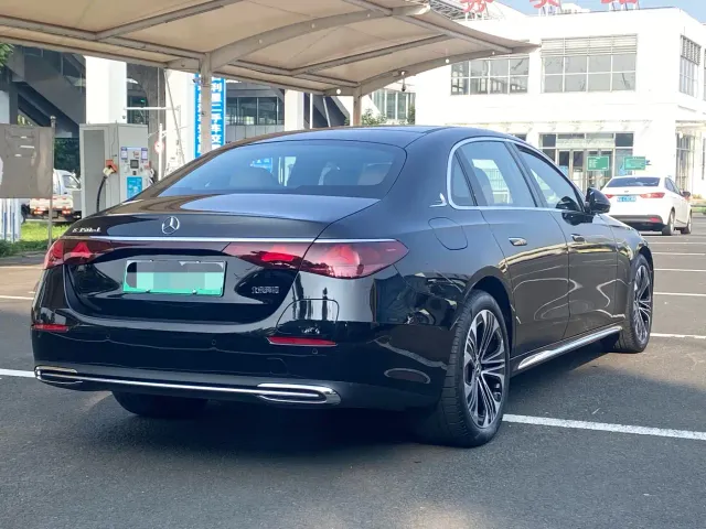 Mercedes-Benz E-Class — Фото автомобиля 6