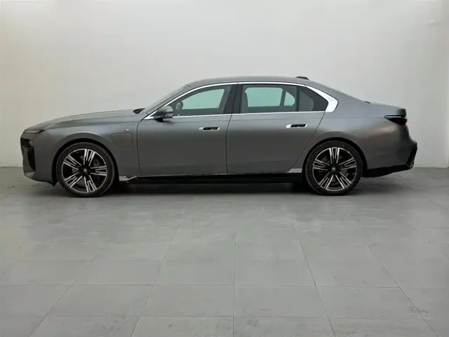 BMW i7 — Фото автомобиля 4