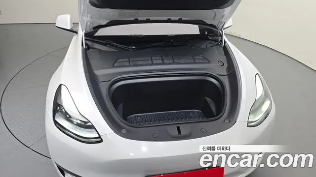 Tesla Model Y — Фото автомобиля 6