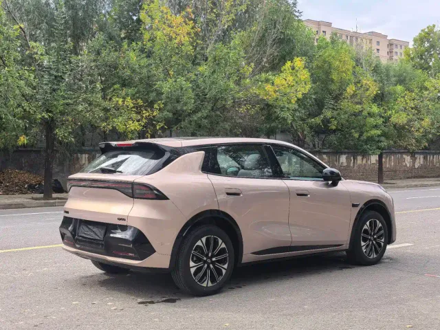 Changan Qiyuan Q05 — Фото автомобиля 6