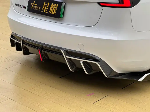 Tesla Model 3 — Фото автомобиля 22