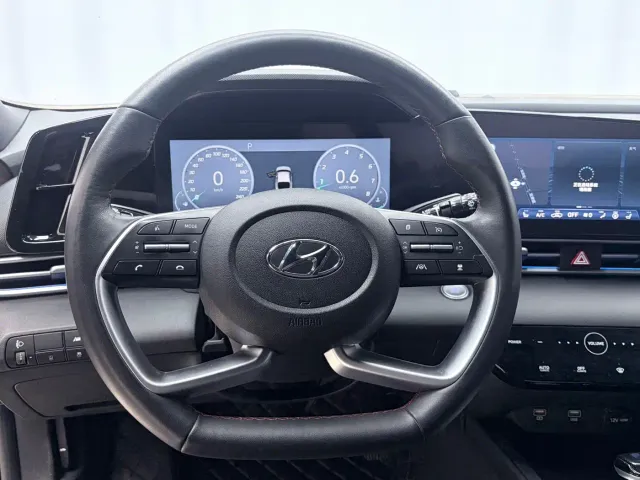 Hyundai Elantra — Фото автомобиля 12