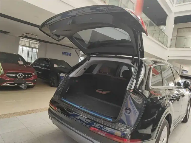 Audi Q7 — Фото автомобиля 14