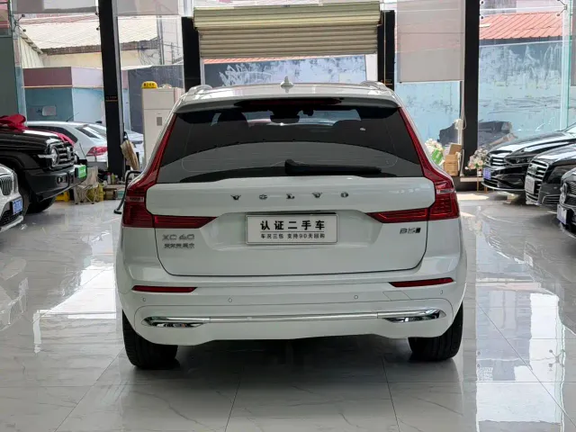 Volvo XC60 — Фото автомобиля 2