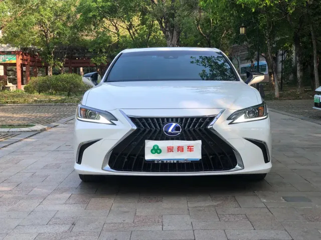 Lexus ES — Фото автомобиля 2