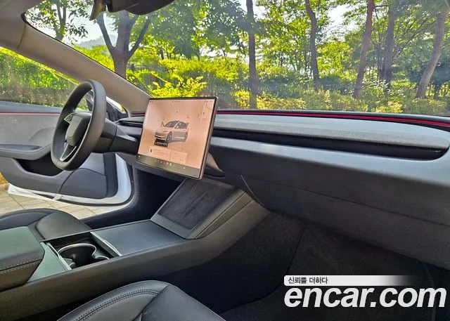 Tesla Model 3 — Фото автомобиля 11