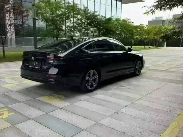 Honda Accord — Фото автомобиля 3