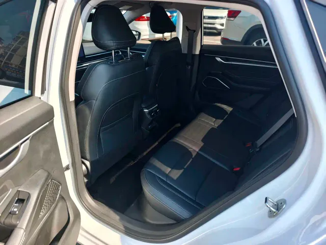 Geely Emgrand — Фото автомобиля 8