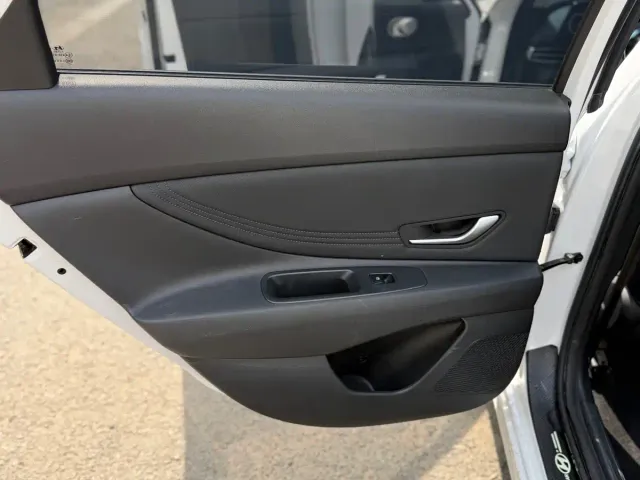 Hyundai Elantra — Фото автомобиля 16