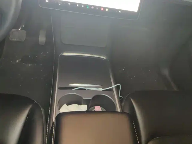Tesla Model Y — Фото автомобиля 16