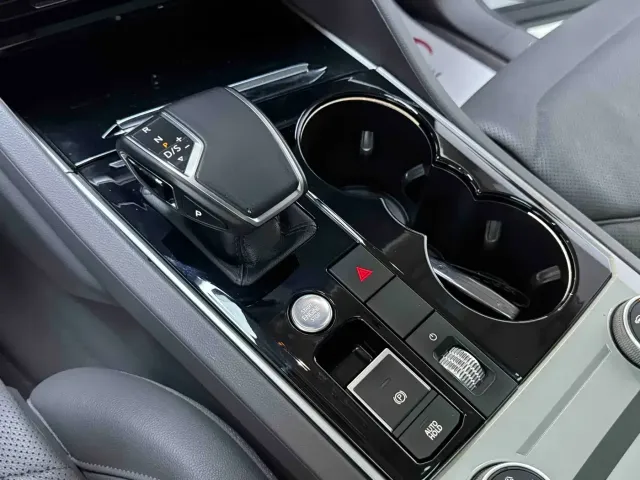 Volkswagen Touareg 2022 2.0TSI Rui Shang Edition — Фото автомобиля 8