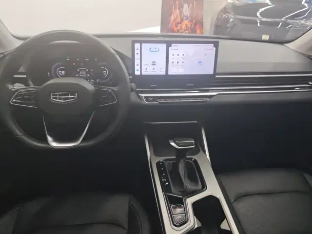 Geely Emgrand — Фото автомобиля 12