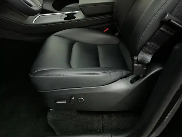 Tesla Model Y — Фото автомобиля 20