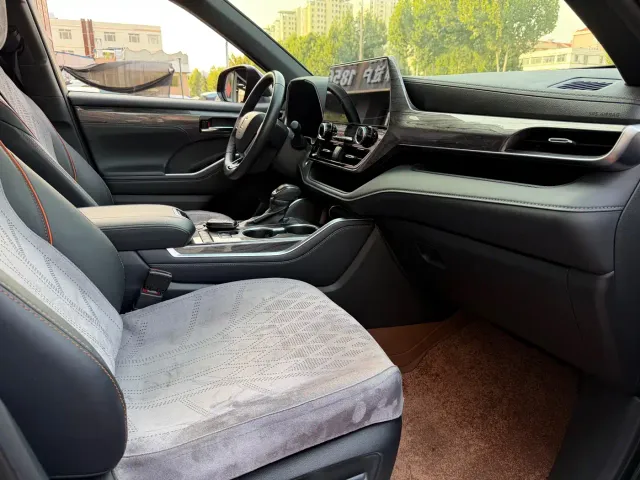 Toyota Crown Kluger — Фото автомобиля 14