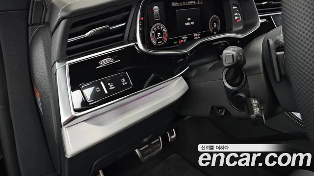 Audi Q8 55 TFSI quattro Premium — Фото автомобиля 25
