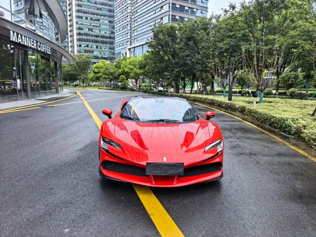 Ferrari SF90 — Фото автомобиля 2
