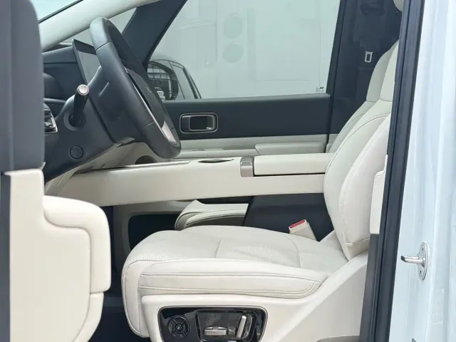 Li Auto MEGA — Фото автомобиля 4