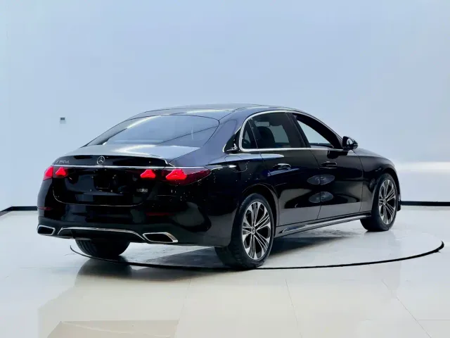 Mercedes-Benz E-Class — Фото автомобиля 10
