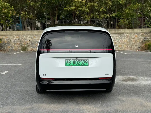 Li Auto MEGA — Фото автомобиля 10