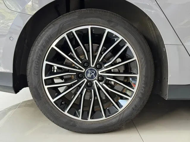 BYD Han — Фото автомобиля 10
