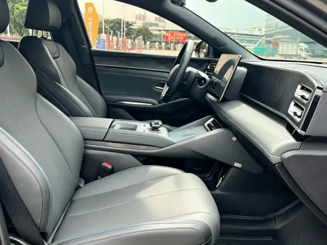 BYD Qin L — Фото автомобиля 9