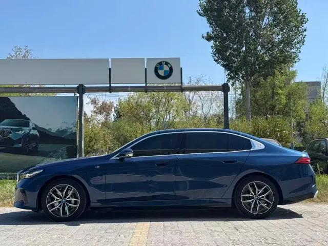 BMW i5 — Фото автомобиля 3