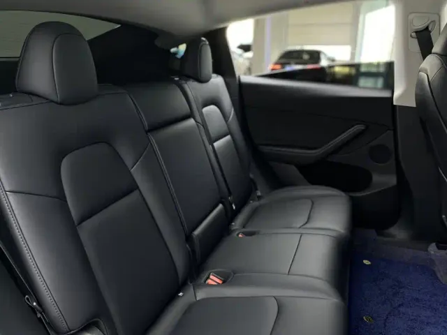 Tesla Model Y — Фото автомобиля 19