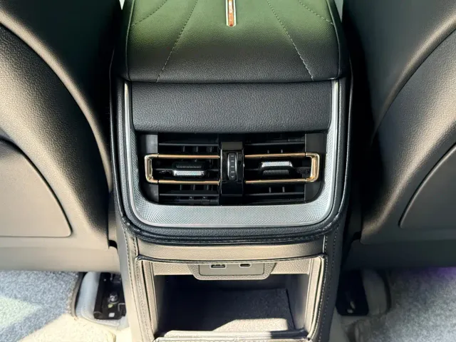 Hongqi H5 — Фото автомобиля 23