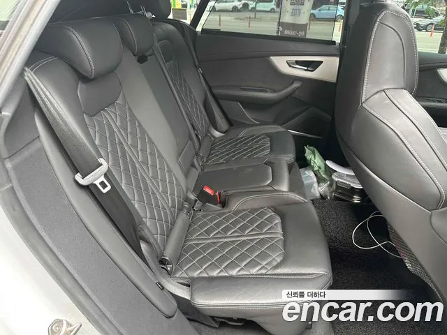 Audi Q8 55 TFSI quattro Premium — Фото автомобиля 15
