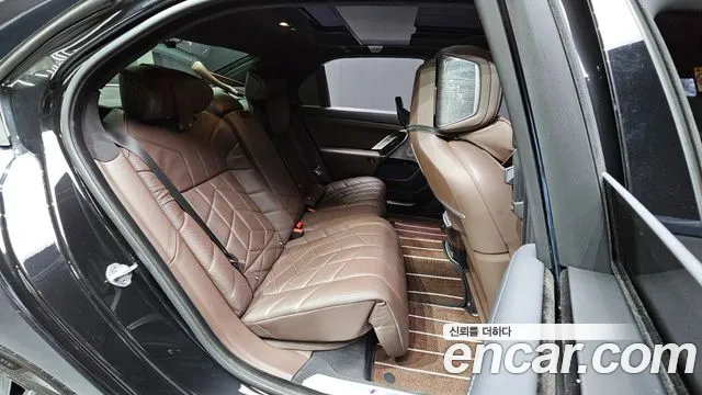 BMW 7 Series — Фото автомобиля 17