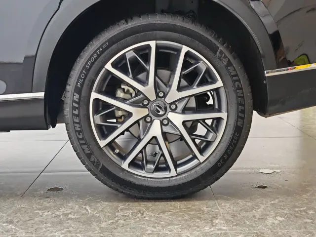 GAC Trumpchi GS8 — Фото автомобиля 9