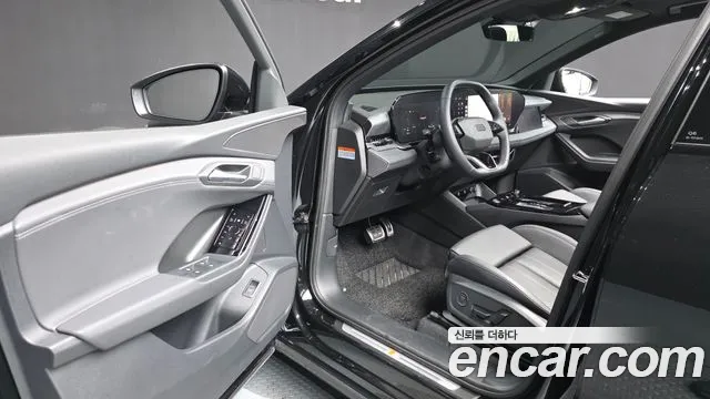 Audi Q6 e-tron — Фото автомобиля 10
