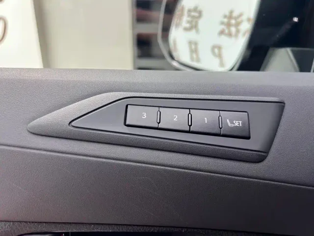 Lexus LM — Фото автомобиля 18