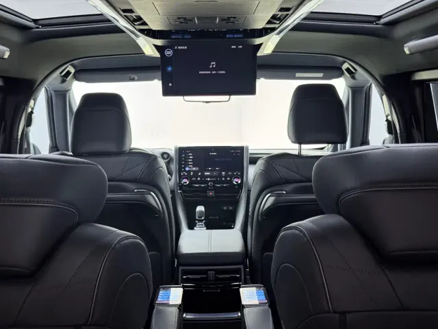 Toyota Alphard — Фото автомобиля 10