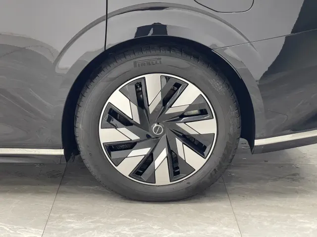 Volvo EM90 — Фото автомобиля 19
