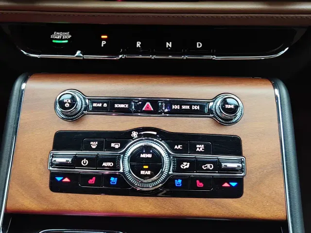 Lincoln Aviator — Фото автомобиля 15