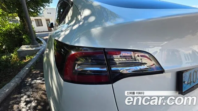 Tesla Model Y — Фото автомобиля 11