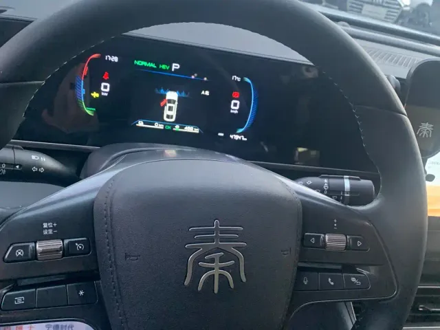 BYD Qin L — Фото автомобиля 12
