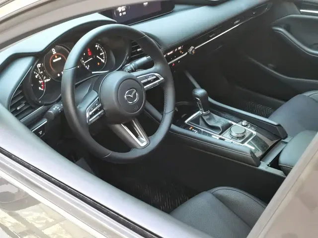 Mazda Axela — Фото автомобиля 7