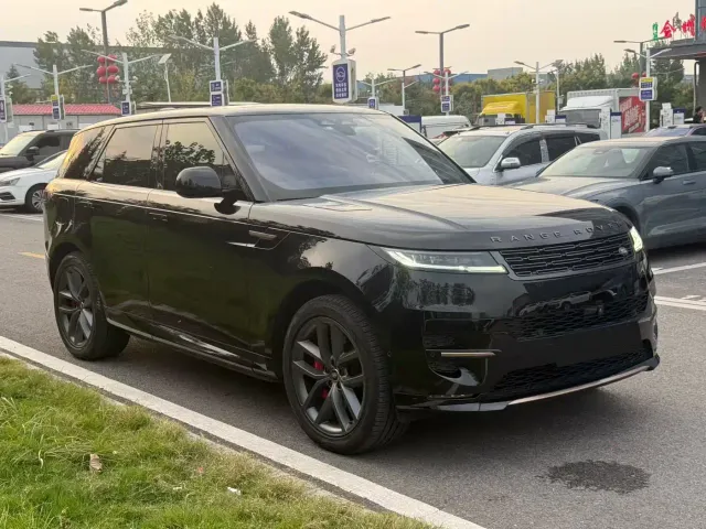 Land Rover Range Rover Sport — Фото автомобиля 3