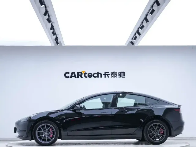 Tesla Model 3 — Фото автомобиля 5