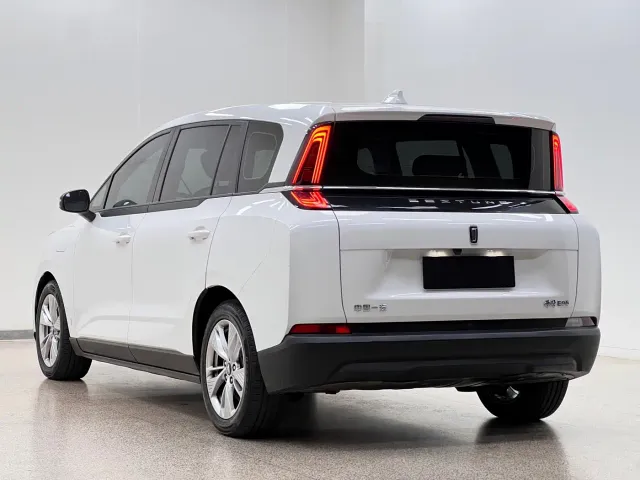 Bestune NAT — Фото автомобиля 4