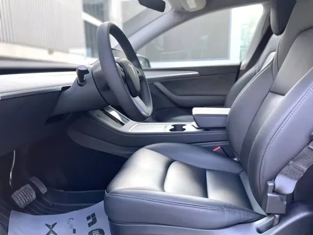 Tesla Model Y — Фото автомобиля 6